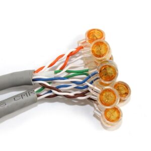 Conector UY para cable Ethernet